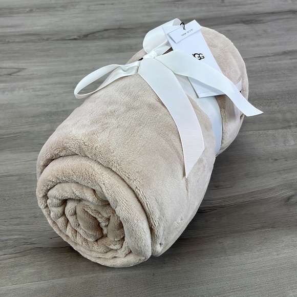 🍃UGG🍃 THROW LIVING ROOM BEDROOM BLANKET TAN - Picture 5 of 8